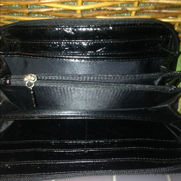 Guess - Picture 3 of 3